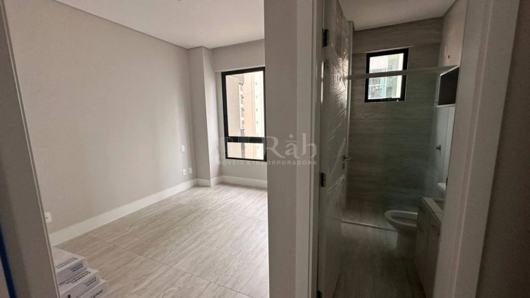 Imagem Apartamento com 4 Quartos à Venda, 146 m² em Pioneiros - Balneário Camboriú Imagem Apartamento com 4 Quartos à Venda, 146 m² em Pioneiros - Balneário Camboriú