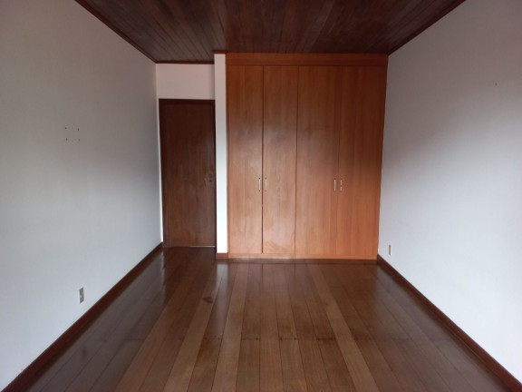 Imagem Casa com 4 Quartos à Venda, 326 m² em Araras - Teresópolis