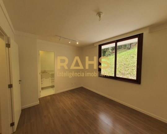Imagem Casa com 3 Quartos à Venda, 300 m² em América - Joinville Imagem Casa com 3 Quartos à Venda, 300 m² em América - Joinville
