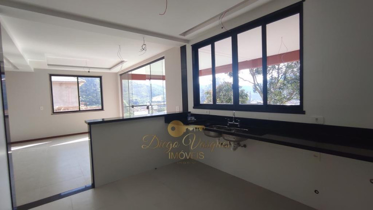 Imagem Casa com 3 Quartos à Venda, 300 m² em Vargem Grande - Teresópolis