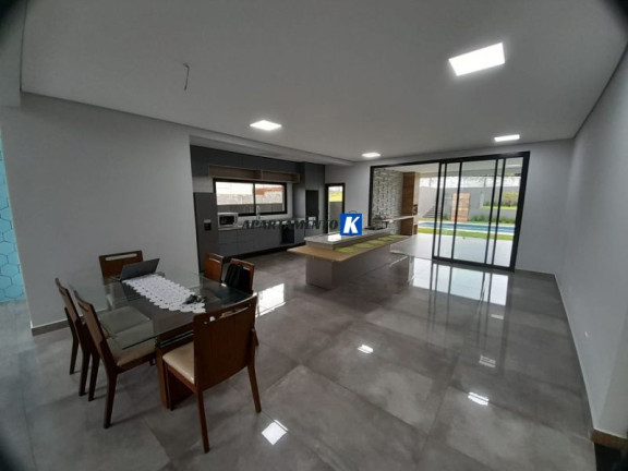 Imagem Casa de Condomínio com 4 Quartos à Venda, 257 m²
