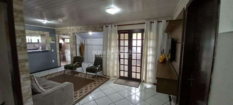 Imagem Casa com 4 Quartos para Temporada, em Bombas - Bombinhas Imagem Casa com 4 Quartos para Temporada, em Bombas - Bombinhas