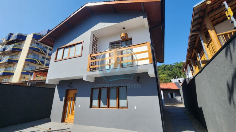 Sobrado com 6 Quartos à Venda, 300 m² em Perequê Açu - Ubatuba