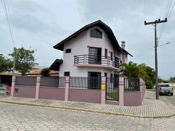 Imagem Casa com 3 Quartos à Venda, 185 m² em Morrinhos - Bombinhas