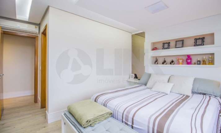 Imagem Imóvel com 3 Quartos à Venda, 260 m² em Jardim Lindóia - Porto Alegre Imagem Imóvel com 3 Quartos à Venda, 260 m² em Jardim Lindóia - Porto Alegre