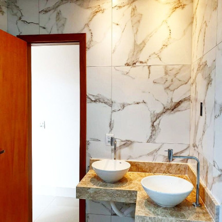 Imagem Sobrado com 4 Quartos à Venda, 215 m² em Jardim Planalto - Goiânia