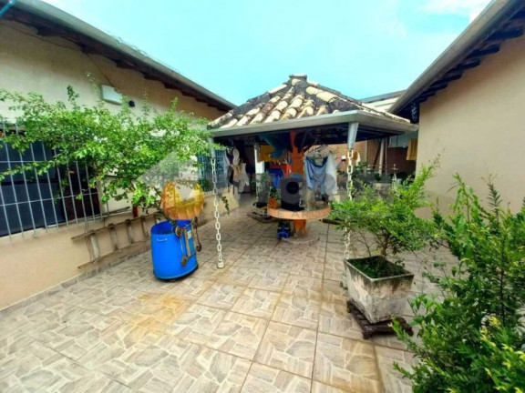 Imagem Casa com 3 Quartos à Venda, 165 m²