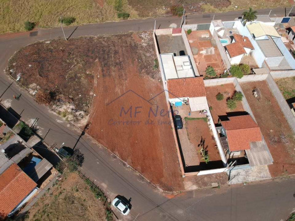 Terreno à Venda, 402 m² em Jardim Milenium - Pirassununga