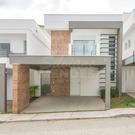 Casa com 3 Quartos à Venda,  em Jardim Karolyne - Votorantim