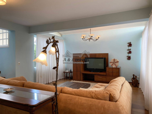 Imagem Casa de Condomínio com 3 Quartos à Venda, 213 m² em Vila Isabel - Campos Do Jordão