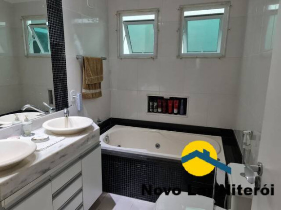 Imagem Casa com 3 Quartos à Venda, 250 m² em Camboinhas - Niterói