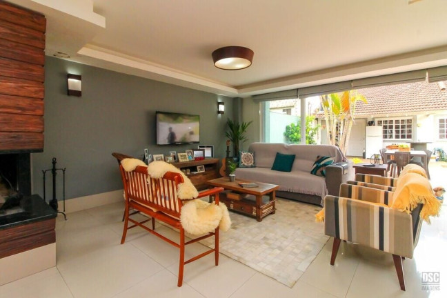 Imagem Casa com 3 Quartos à Venda, 290 m² em Guarujá - Porto Alegre Imagem Casa com 3 Quartos à Venda, 290 m² em Guarujá - Porto Alegre