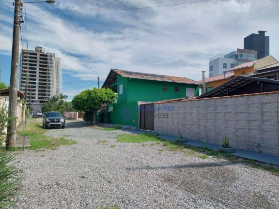 Imagem Sobrado com 3 Quartos à Venda, em Centro - Penha Imagem Sobrado com 3 Quartos à Venda, em Centro - Penha