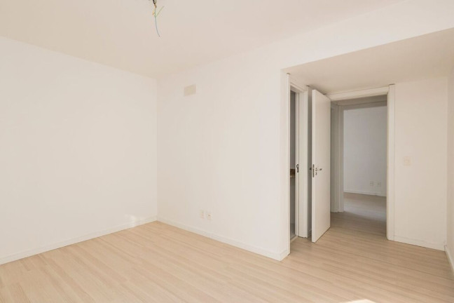 Imagem Imóvel com 2 Quartos à Venda, 80 m² em Passo Da Areia - Porto Alegre Imagem Imóvel com 2 Quartos à Venda, 80 m² em Passo Da Areia - Porto Alegre