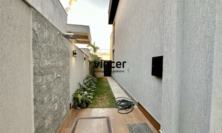 Imagem Casa com 4 Quartos à Venda, 268 m² em Jardins Capri - Senador Canedo
