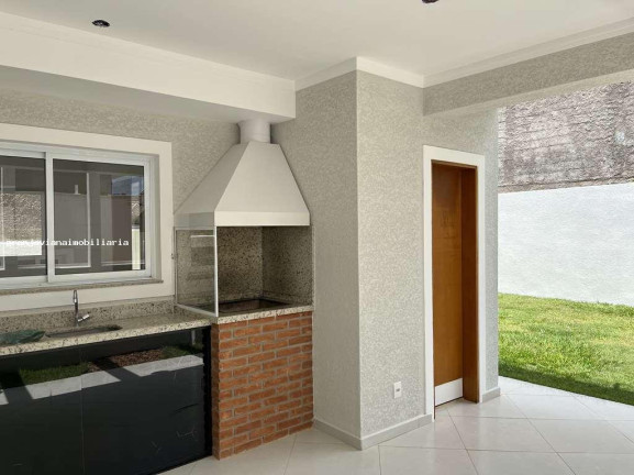Imagem Casa à Venda, em Moinho Velho - Cotia Imagem Casa à Venda, em Moinho Velho - Cotia