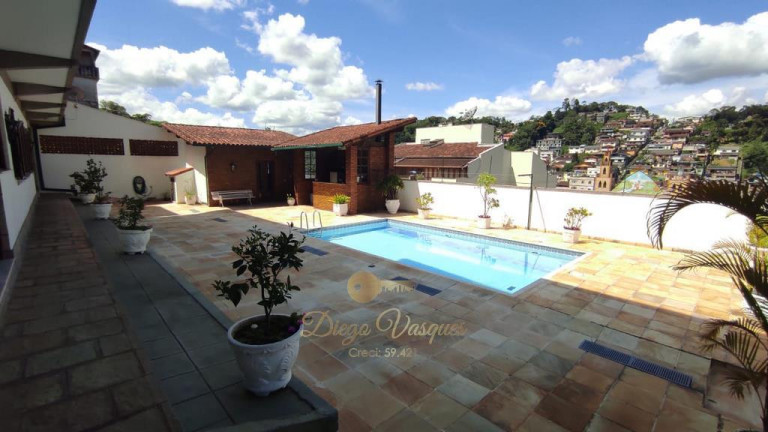 Imagem Casa com 6 Quartos à Venda, 700 m² em Tijuca - Teresópolis