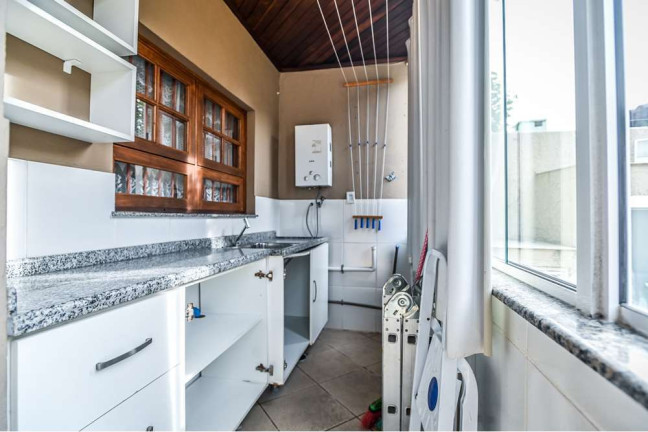 Imagem Casa com 3 Quartos à Venda, em Hípica - Porto Alegre Imagem Casa com 3 Quartos à Venda, em Hípica - Porto Alegre
