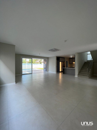 Imagem Casa com 5 Quartos à Venda, 450 m² em Jurerê Internacional - Florianópolis Imagem Casa com 5 Quartos à Venda, 450 m² em Jurerê Internacional - Florianópolis