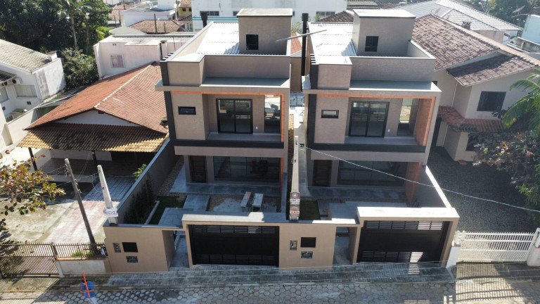 Imagem Sobrado com 3 Quartos à Venda, 130 m² em Centro - Barra Velha