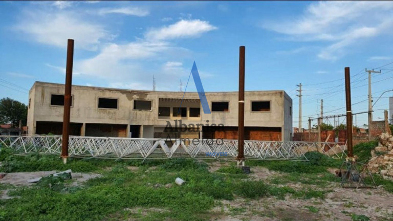 Sala Comercial à Venda, 680 m² em Jardim Das Oliveiras - Fortaleza