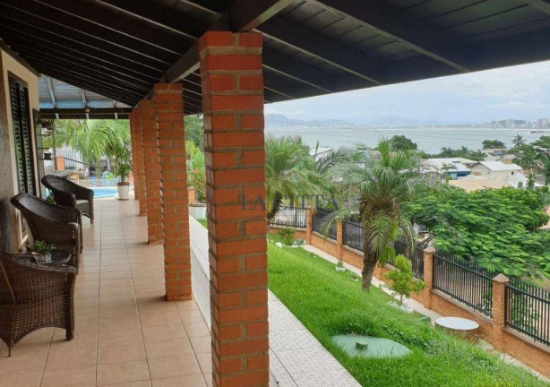 Casa com 3 Quartos à Venda, 165 m² em Praia De São Miguel - Penha