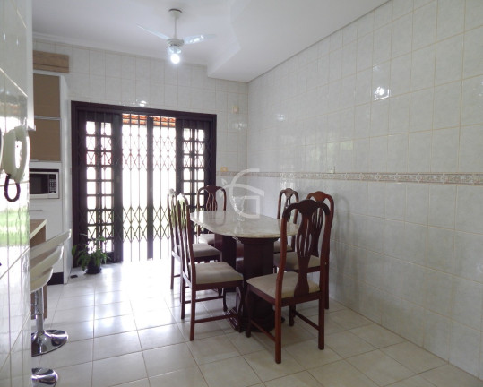 Imagem Casa com 4 Quartos à Venda, 206 m² em América - Joinville Imagem Casa com 4 Quartos à Venda, 206 m² em América - Joinville
