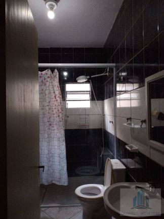 Imagem Sobrado com 5 Quartos à Venda, 210 m²