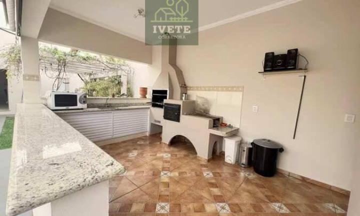 Imagem Casa com 2 Quartos à Venda, 127 m²
