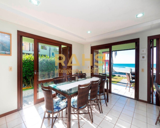 Imagem Casa com 4 Quartos à Venda, 224 m² em Bombas - Bombinhas Imagem Casa com 4 Quartos à Venda, 224 m² em Bombas - Bombinhas