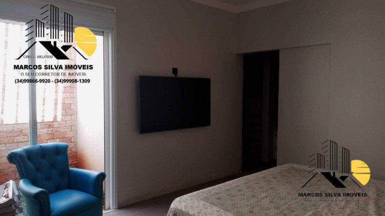 Imagem Casa com 4 Quartos à Venda, 360 m² em Santa Mônica - Uberlândia