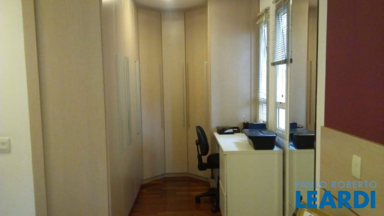 Imagem Casa de Condomínio com 3 Quartos à Venda, 262 m² em Vila Bastos - Santo André