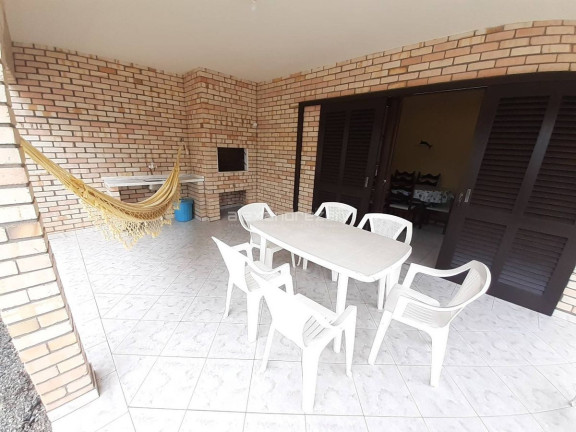 Imagem Casa com 2 Quartos para Temporada, 55 m² em Bombas - Bombinhas Imagem Casa com 2 Quartos para Temporada, 55 m² em Bombas - Bombinhas