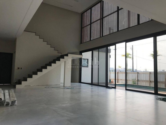 Imagem Sobrado com 4 Quartos à Venda, 340 m² em Santa Regina - Camboriú