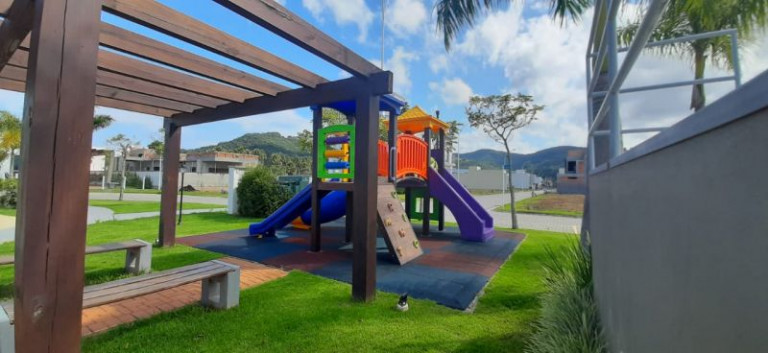 Casa de Condomínio com 3 Quartos à Venda, 211 m² em Beira Rio - Biguaçu