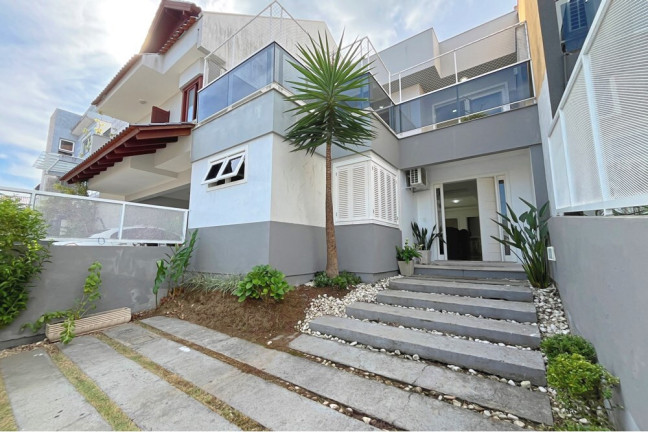 Casa com 3 Quartos à Venda, 210 m² em Hípica - Porto Alegre