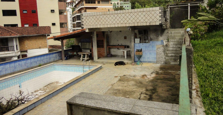 Imagem Casa com 4 Quartos à Venda, 350 m² em Várzea - Teresópolis
