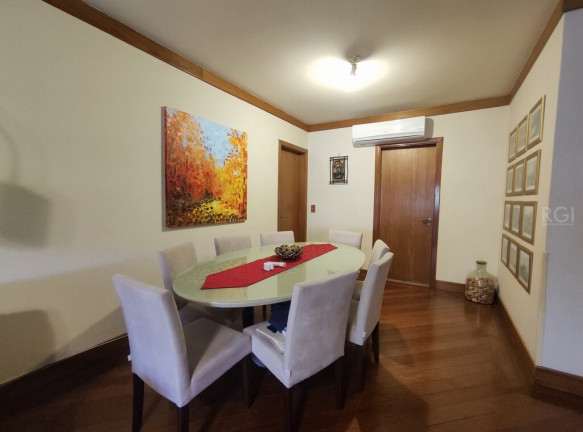 Imagem Imóvel com 3 Quartos à Venda, em Auxiliadora - Porto Alegre Imagem Imóvel com 3 Quartos à Venda, em Auxiliadora - Porto Alegre