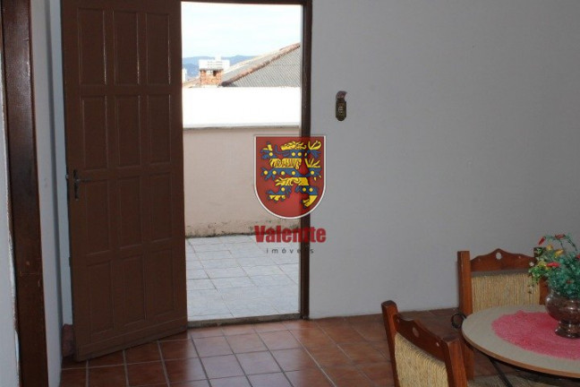 Imagem Casa com 6 Quartos à Venda, 246 m² em Coloninha - Florianópolis