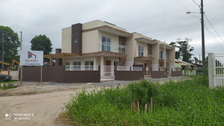Sobrado com 3 Quartos à Venda, 98 m² em Balneário Cambiju - Itapoá