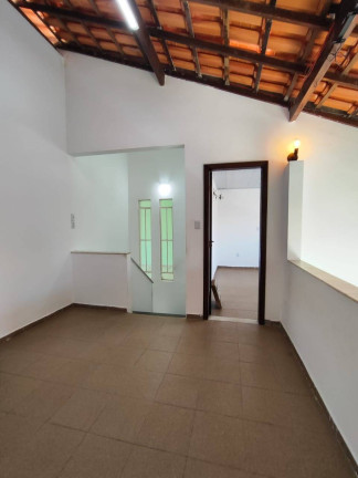 Imagem Casa com 5 Quartos à Venda, 240 m² em Salvador Imagem Casa com 5 Quartos à Venda, 240 m² em Salvador