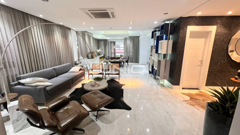 Imagem Apartamento com 3 Quartos à Venda, 260 m²