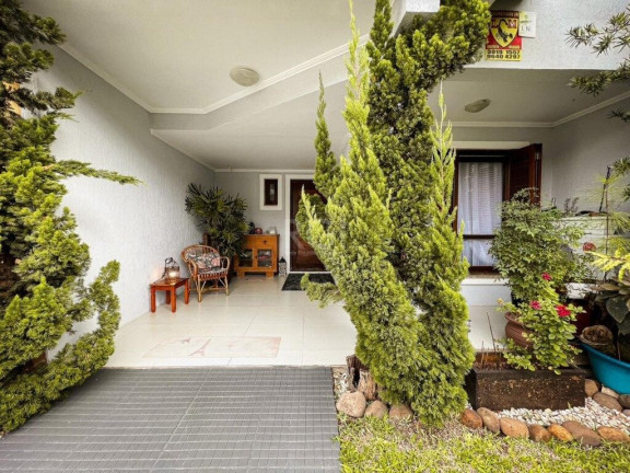 Imagem Casa com 3 Quartos à Venda, em Hípica - Porto Alegre Imagem Casa com 3 Quartos à Venda, em Hípica - Porto Alegre