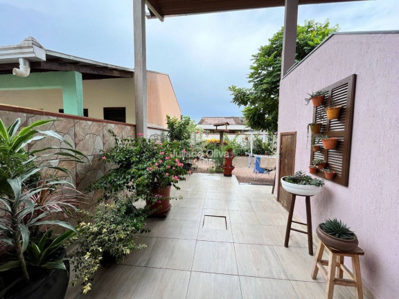 Sobrado com 8 Quartos à Venda, 327 m² em Brasilia - Itapoá