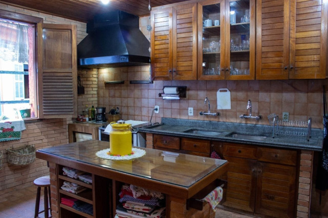 Imagem Casa com 3 Quartos à Venda, 238 m² em Bom Retiro - Teresópolis