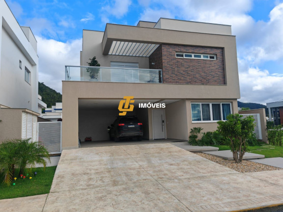 Casa com 3 Quartos à Venda, 425 m² em Caledônia - Camboriú