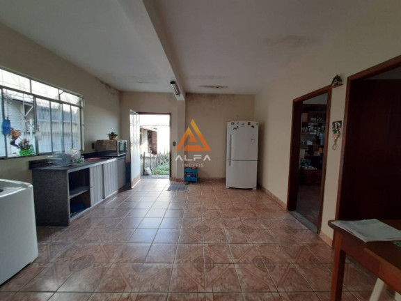 Imagem Casa com 6 Quartos à Venda, 96 m²