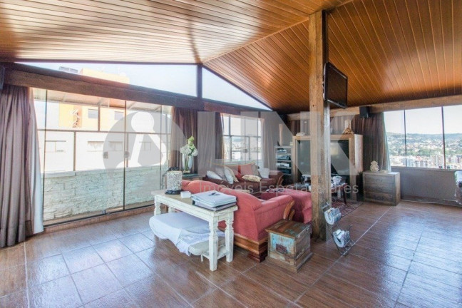 Imagem Imóvel com 3 Quartos à Venda, 384 m² em Petrópolis - Porto Alegre