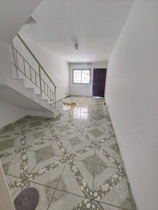 Sobrado com 2 Quartos à Venda, 63 m² em Parque Marabá - Taboão Da Serra