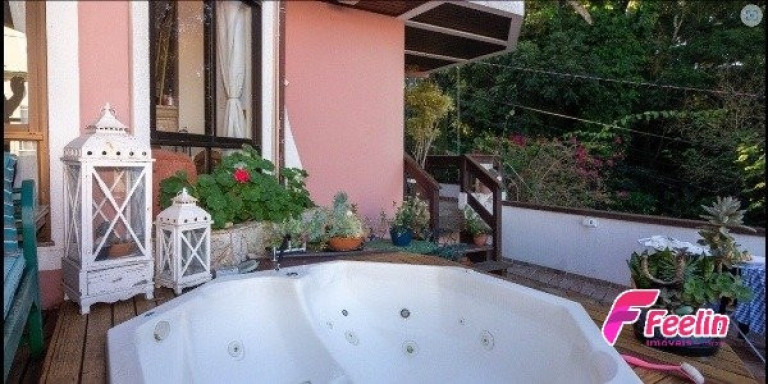Casa com 5 Quartos à Venda, 270 m² em Carvoeira - Florianópolis